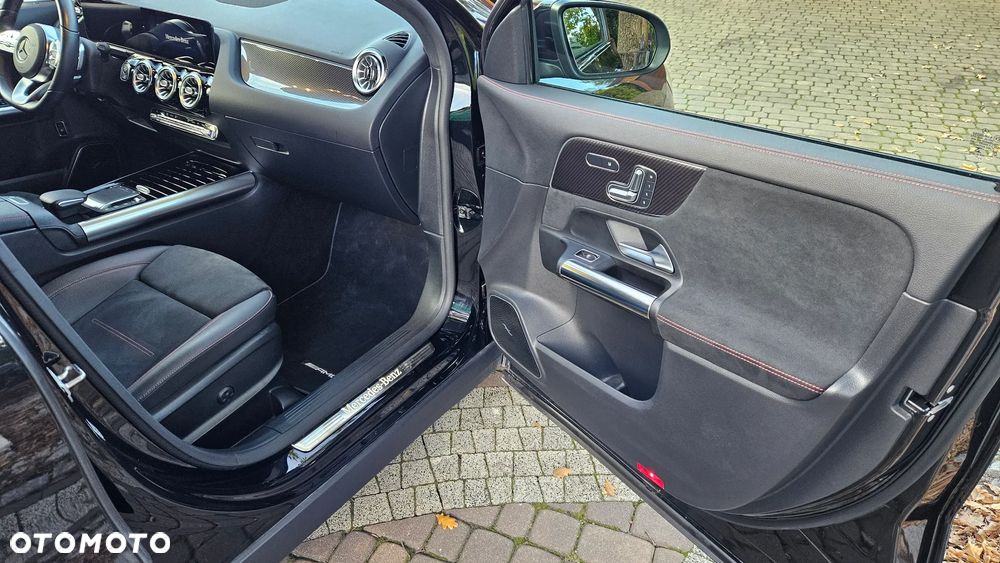 Mercedes-Benz GLA 250 4-Matic AMG Line - 24