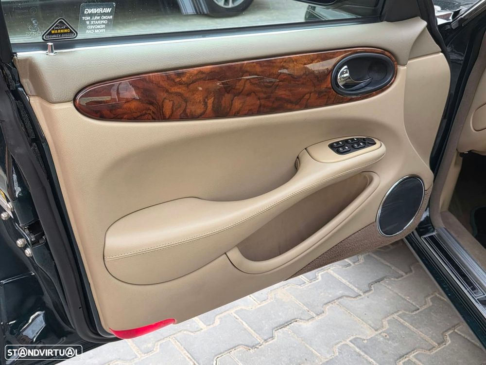 Jaguar XJ - 9
