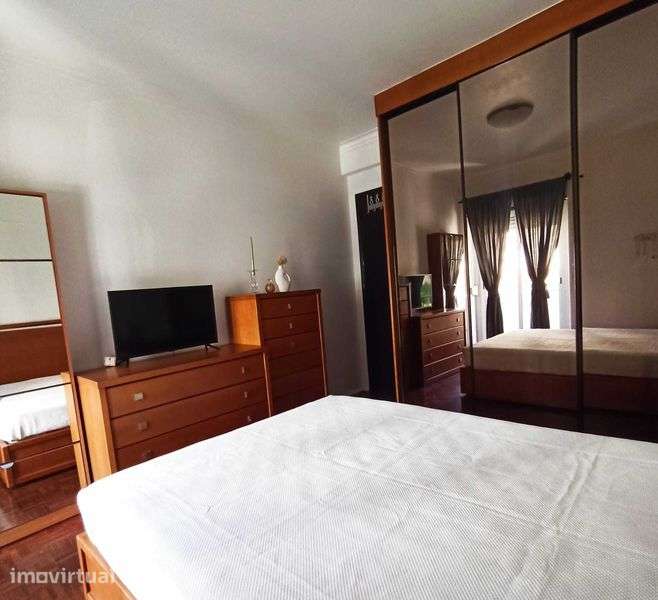 Apartamento T3 situado na Avenida José Elias Garcia, Queluz. - Grande imagem: 2/12