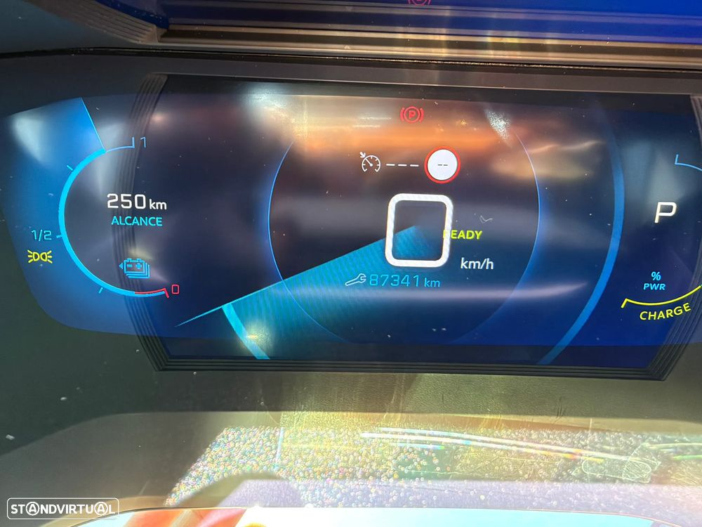 Peugeot e-2008 50 kWh GT Line - 9