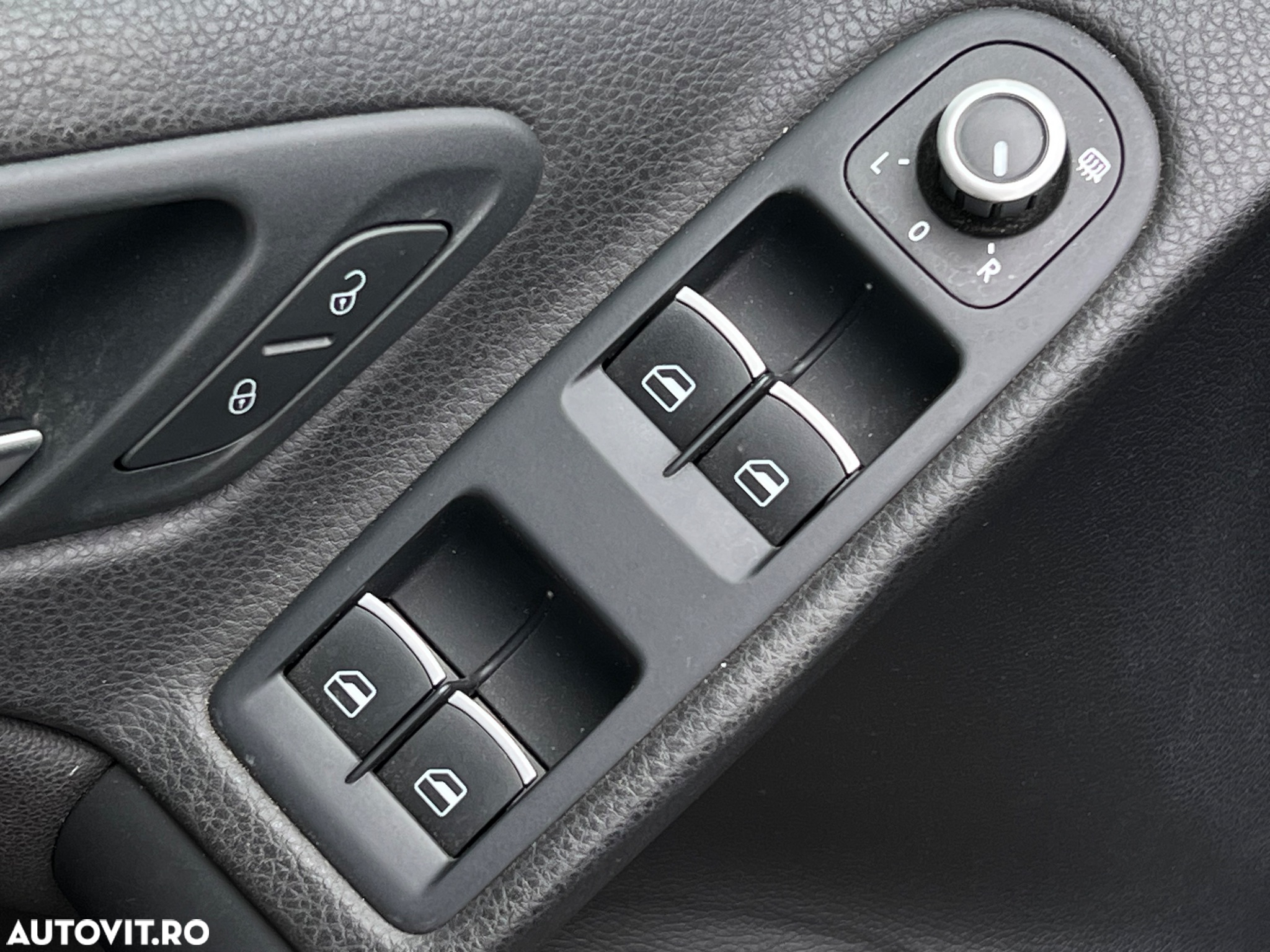 Volkswagen Golf 2.0 TDI BlueMotion Technology Highline - 22
