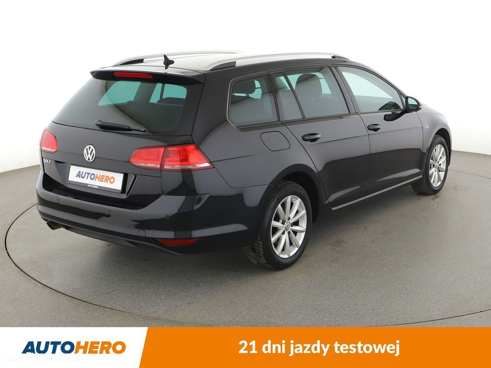 Volkswagen Golf - 6