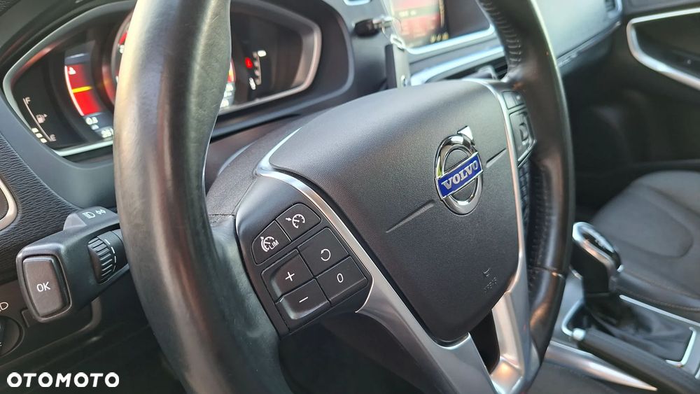 Volvo V40 Cross Country - 11