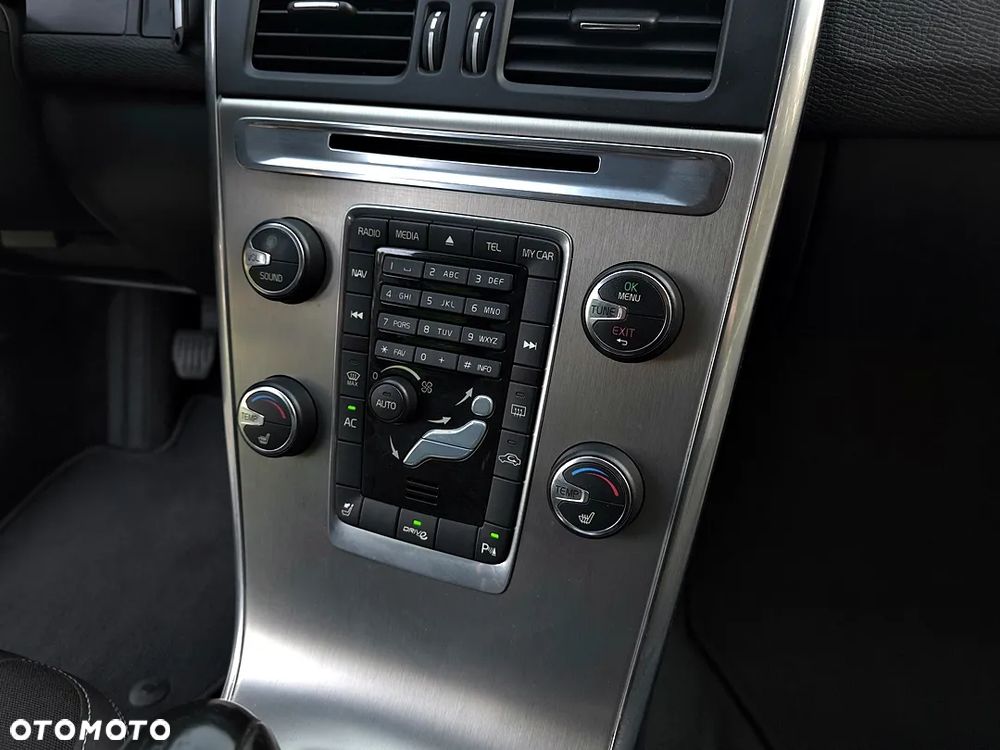Volvo XC 60 DRIVe Momentum - 28