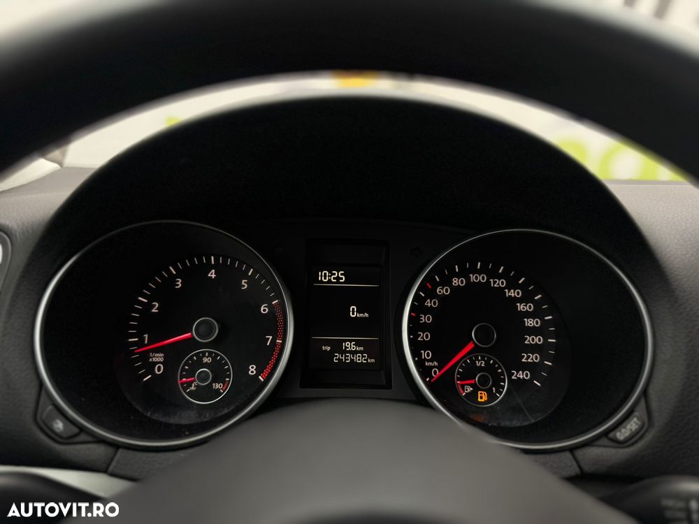 Volkswagen Golf - 22