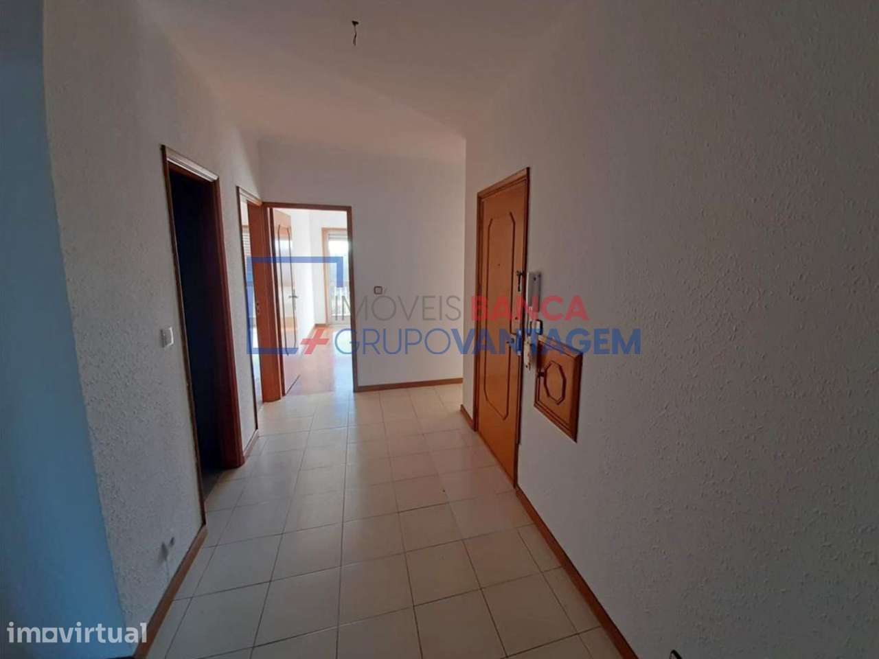 Apartamento T3 com lareira, varanda comum e garagem box em Gondomar - Grande imagem: 3/20
