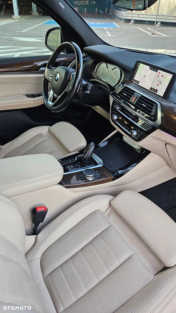 BMW X3 xDrive30i Luxury Line - 24