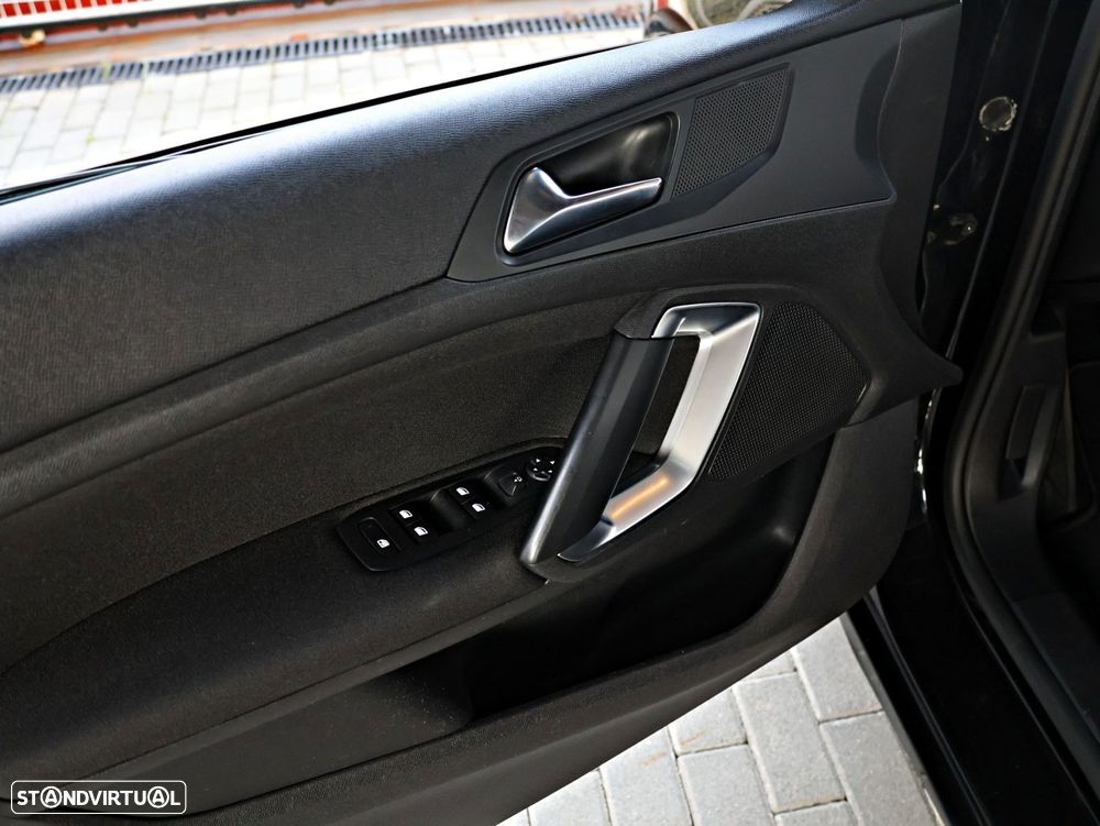 Peugeot 308 1.6 e-HDi Active J17 - 37