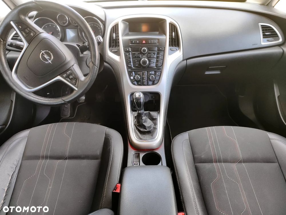 Opel Astra 1.4 Turbo 150 Jahre - 10