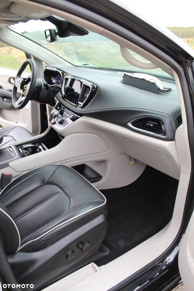 Chrysler Pacifica - 21
