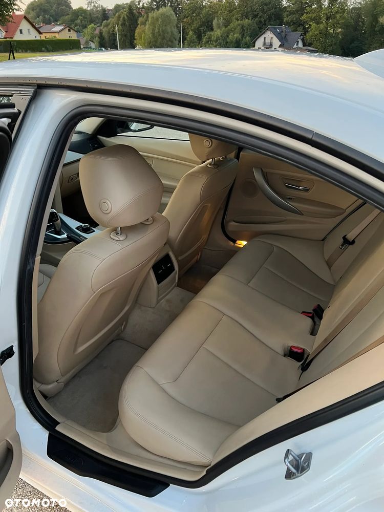 BMW Seria 3 320i - 10