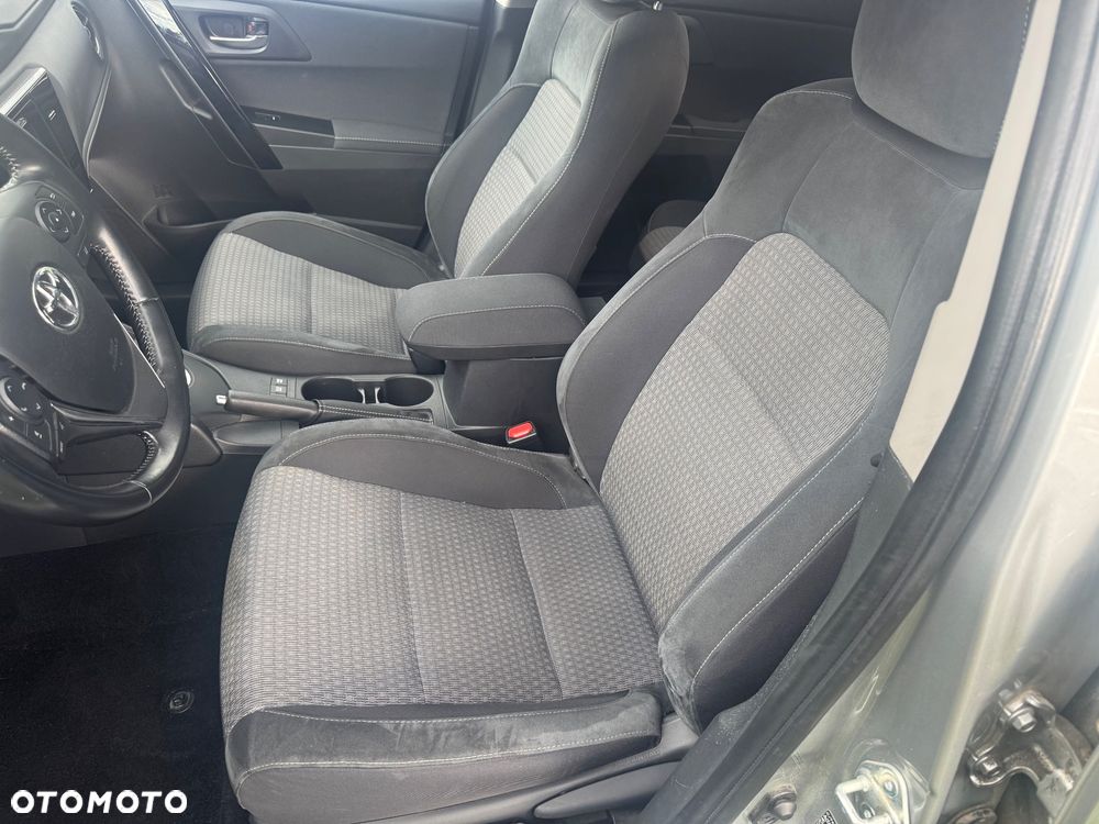Toyota Auris Hybrid 135 Selection - 13