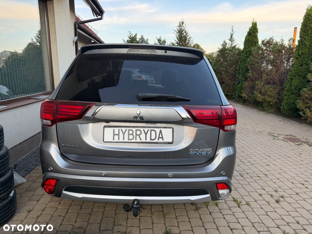 Mitsubishi Outlander Intense + - 18
