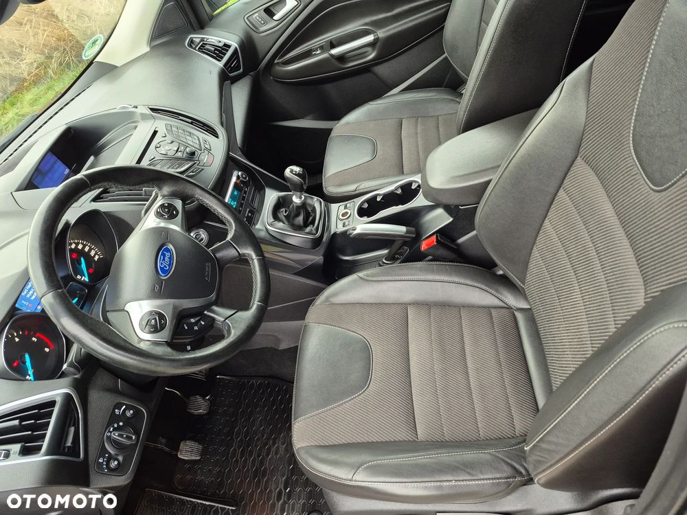 Ford Kuga 2.0 TDCi 2x4 Titanium - 22