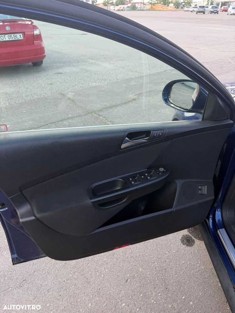 Volkswagen Passat 2.0 TDI Trendline DPF 4Motion - 9