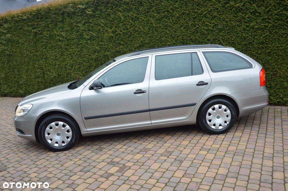 Skoda Octavia 1.6 Ambiente - 3