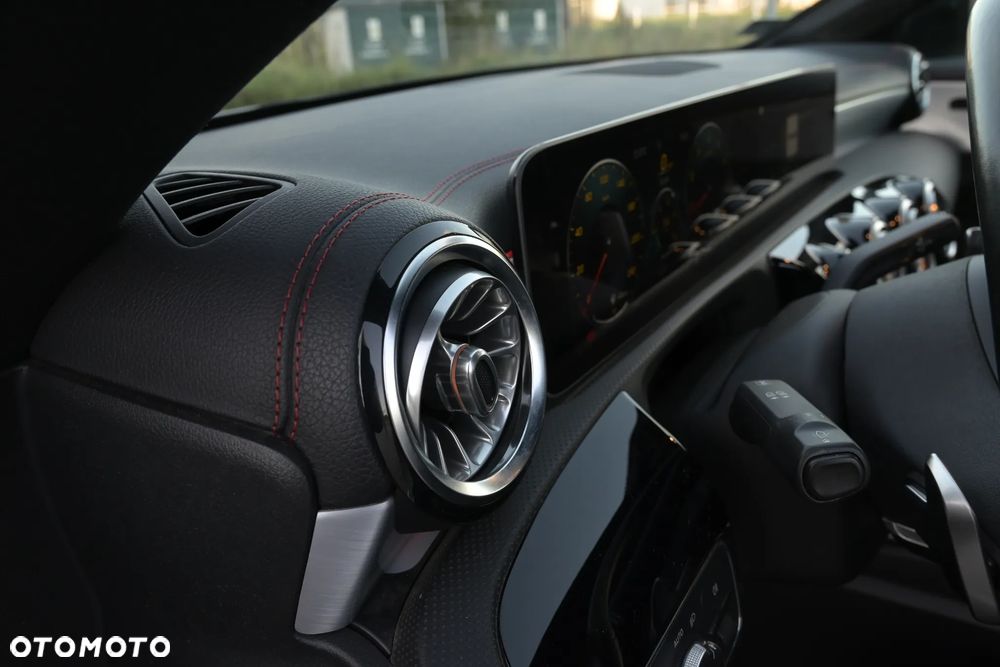 Mercedes-Benz CLA - 17