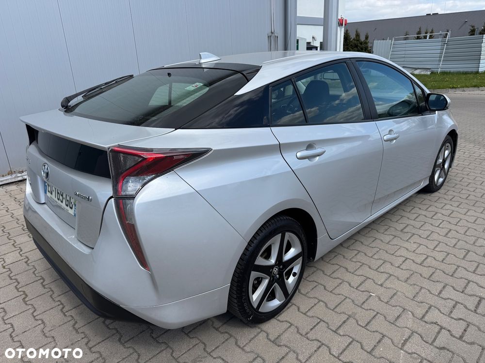 Toyota Prius - 4