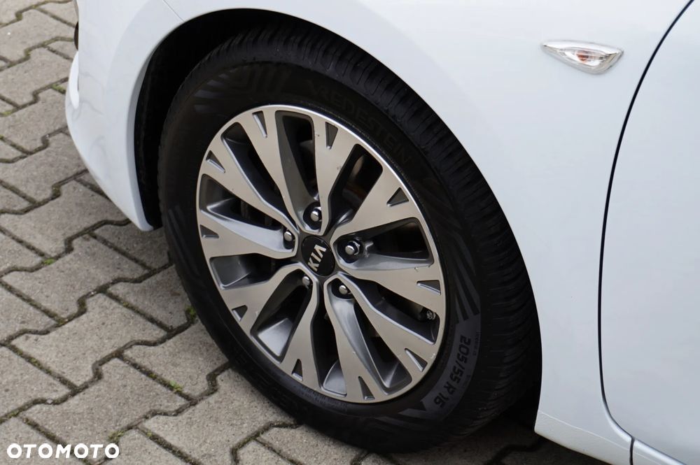 Kia Ceed 1.6 GDI Dream Team Edition - 16