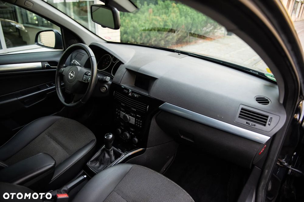 Opel Astra 1.6 Cosmo - 26