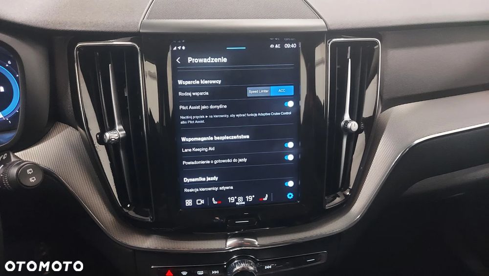 Volvo XC 60 B4 B Plus Dark - 25