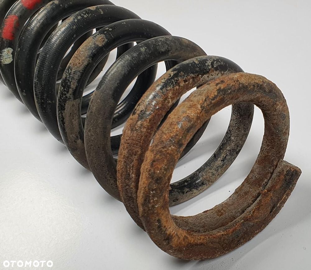 SPRĘŻYNA AMORTYZATORA PRAWY PRZÓD MERCEDES W126 - 2