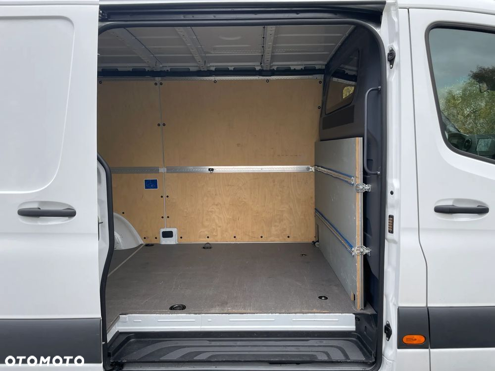 Mercedes-Benz Sprinter - 11
