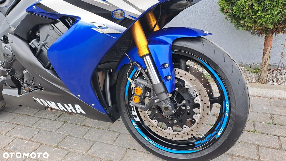 Yamaha R1 - 9