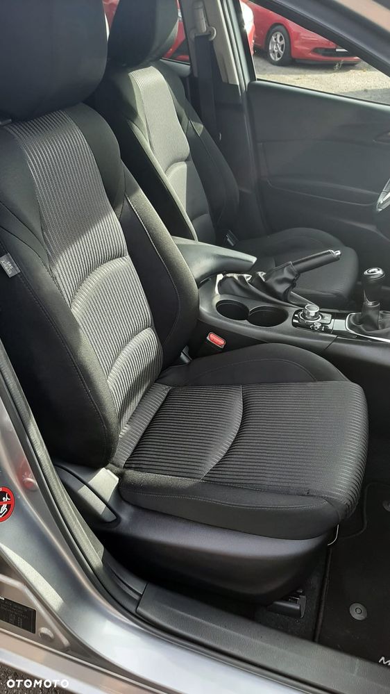 Mazda 3 SKYACTIV-G 120 Center-Line - 16