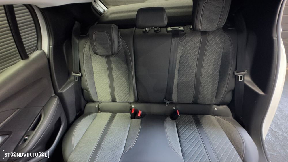 Peugeot e-208 Allure - 33