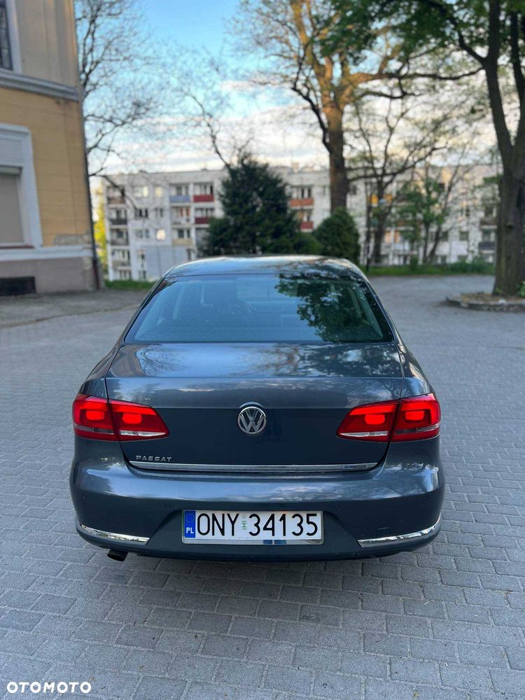 Volkswagen Passat - 2