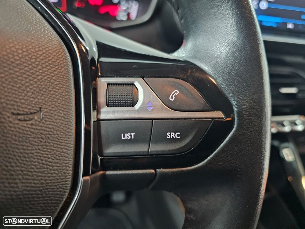 Peugeot 208 - 17