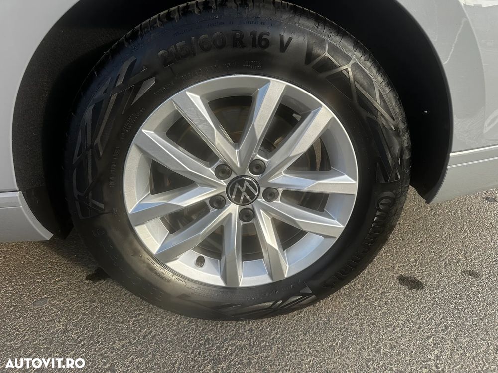 VOLKSWAGEN Passat 2023 — imagine 11