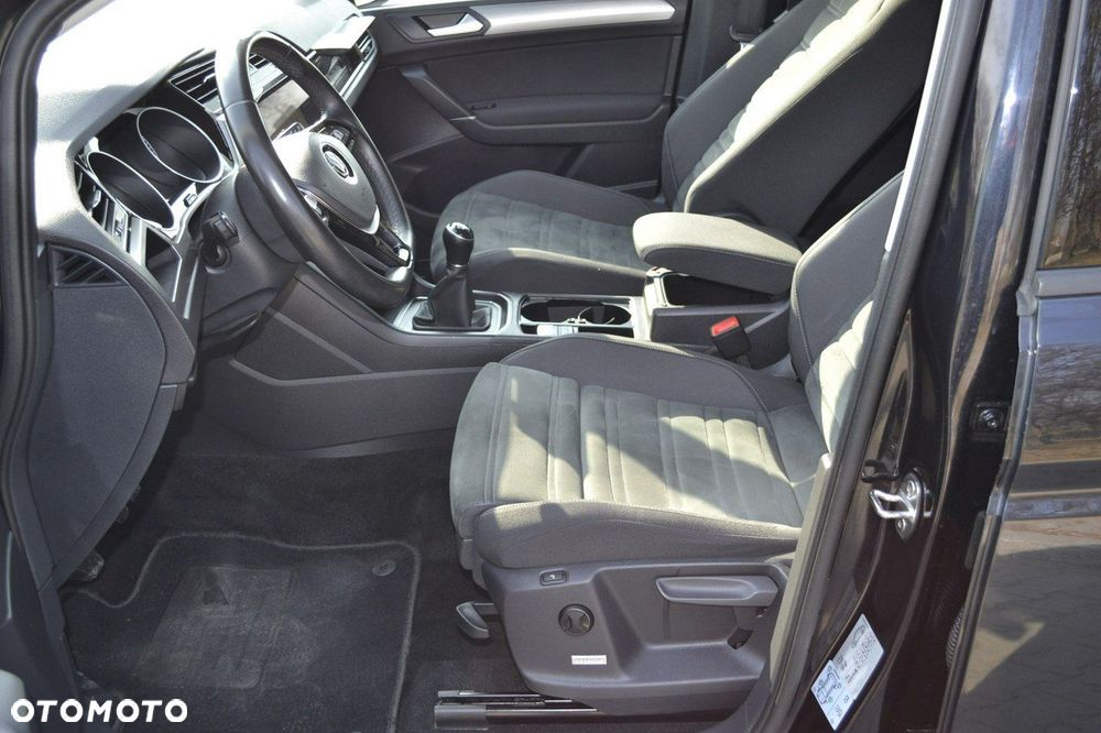 Volkswagen Touran - 31