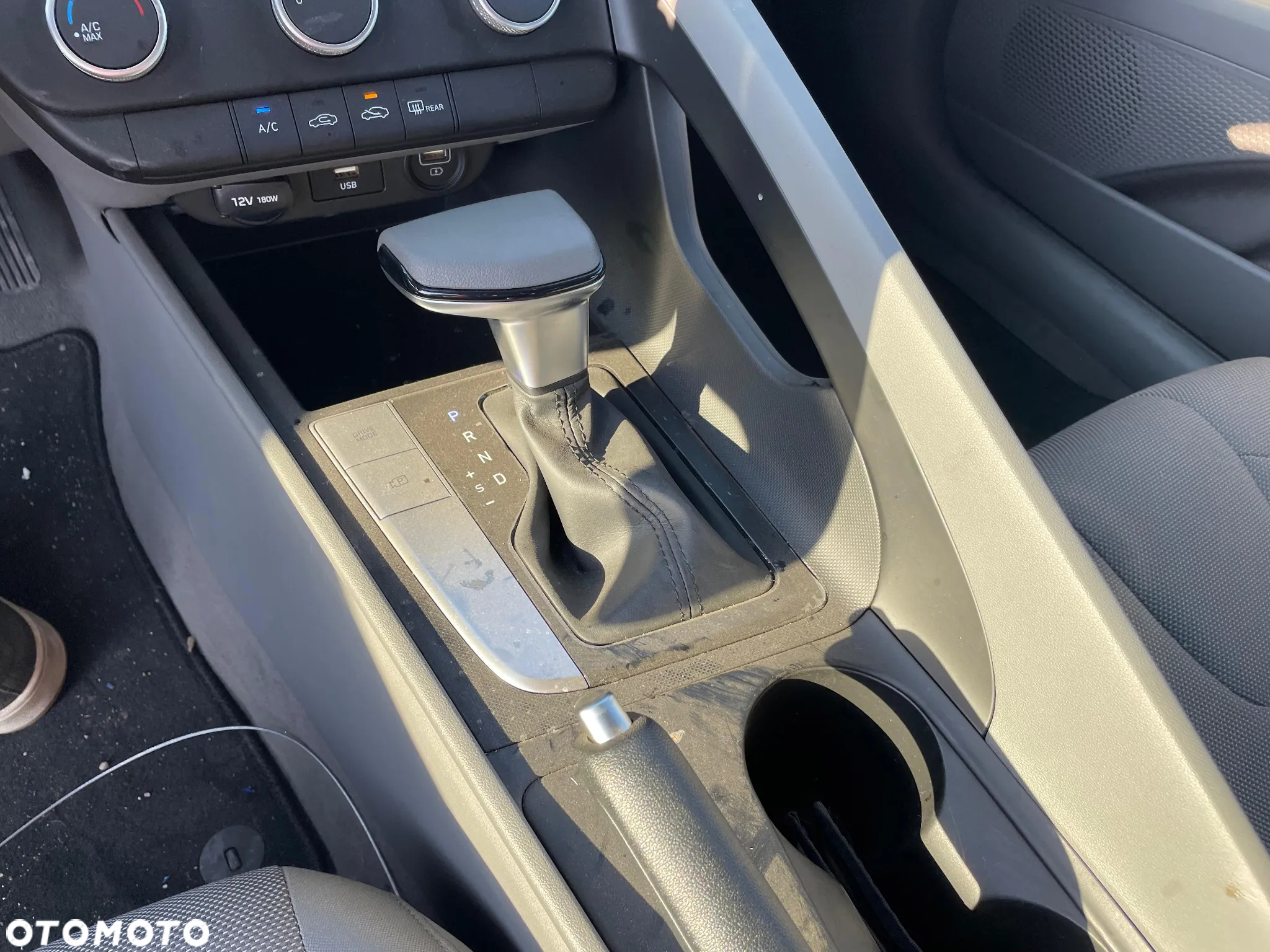 Hyundai Elantra - 11