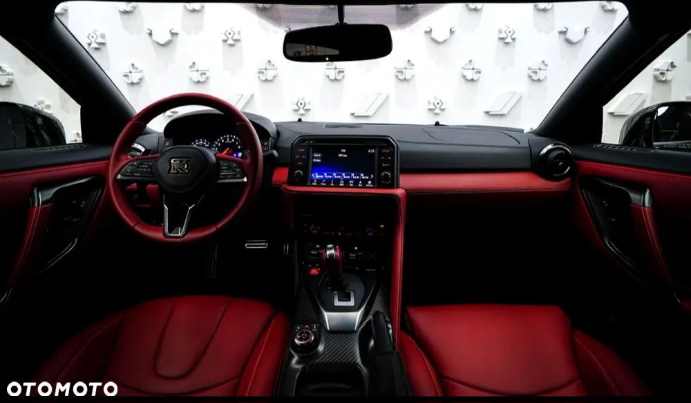 Nissan GT-R - 4