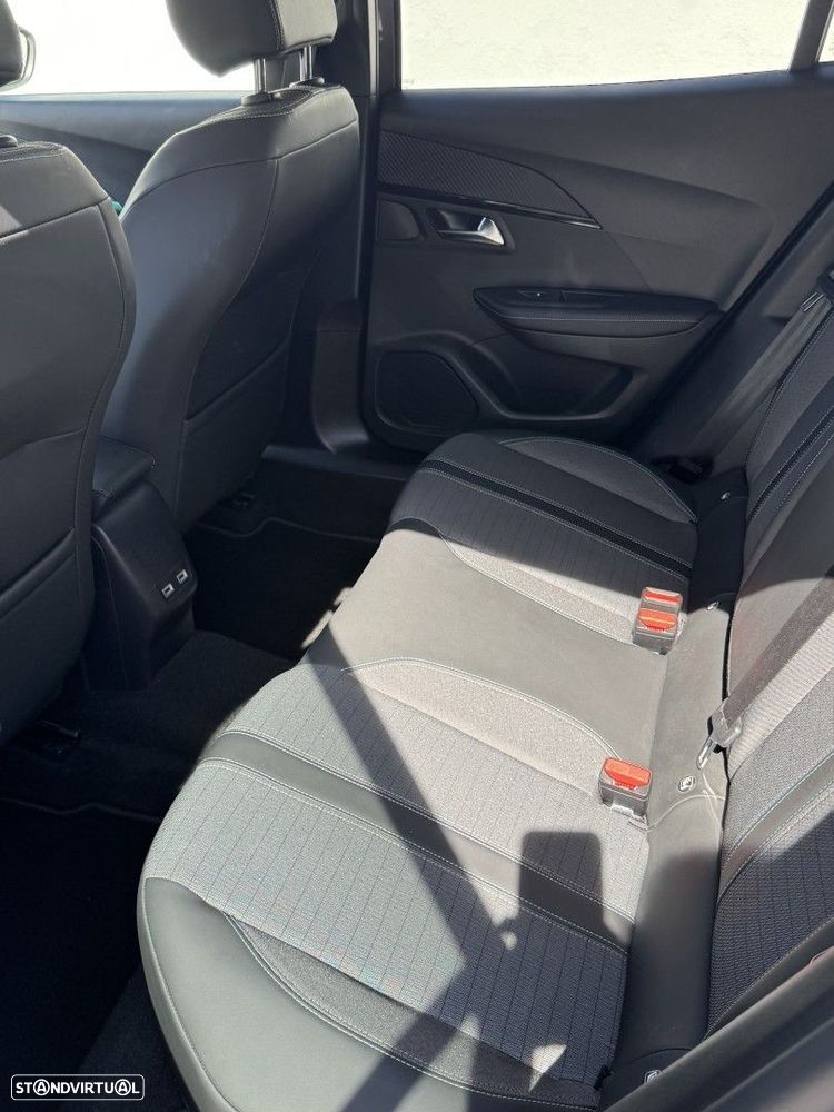 Peugeot 2008 1.2 PureTech Allure Pack EAT8 - 12