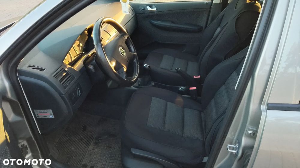 Skoda Fabia 1.4 16V Active - 37