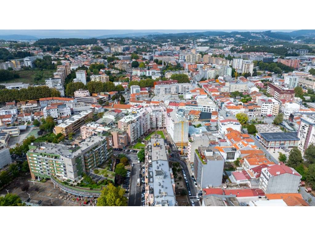 T4 com terraços e garagem fechada no centro de Vila Nova de Famalicão - Grande imagem: 5/60