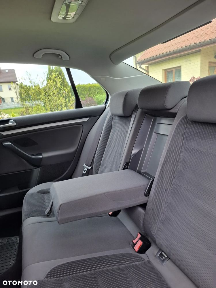 Volkswagen Jetta 1.9 TDI Comfortline - 23