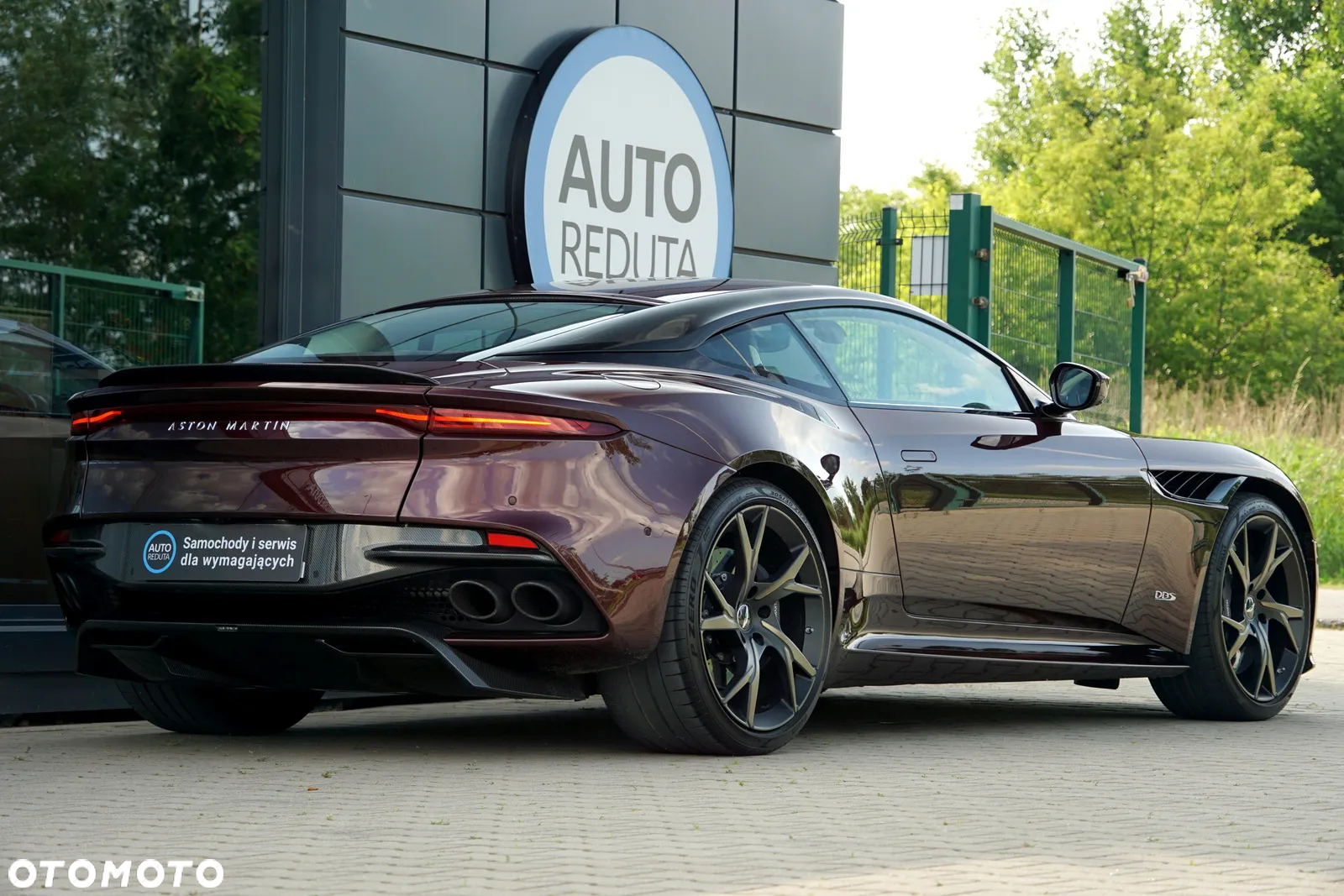 Aston Martin DBS Superleggera Standard - 8