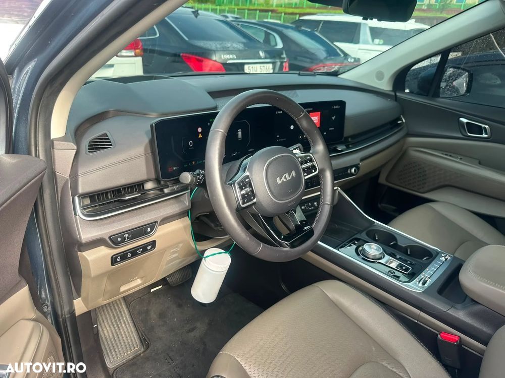 Kia Carnival - 8