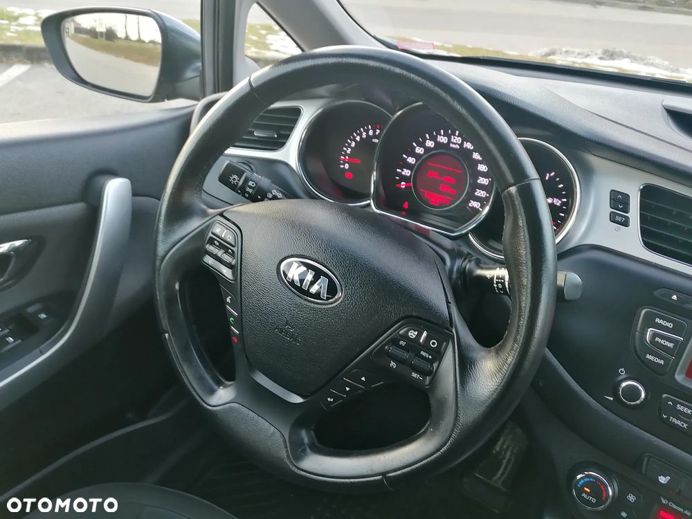 Kia Ceed 1.4 CVVT Dream Team Edition - 17