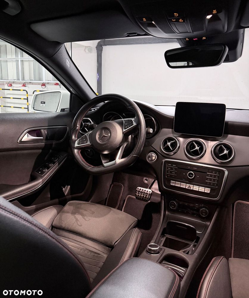 Mercedes-Benz GLA 200 7G-DCT AMG Line - 9