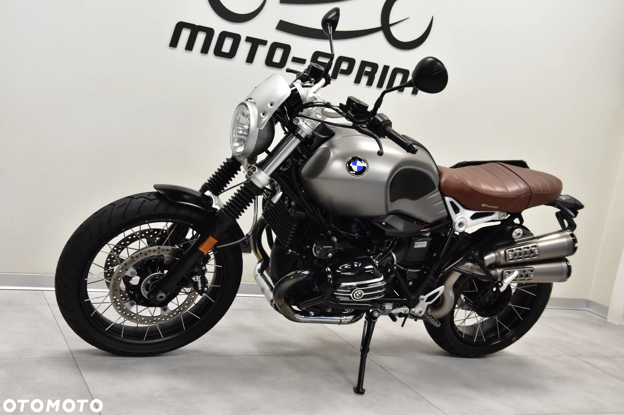 BMW R - 8