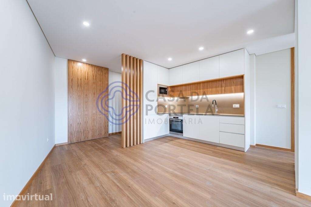 Excelente apartamento T1 + 1 no Centro do Porto Junto ao Mercado do Bo - Grande imagem: 2/16