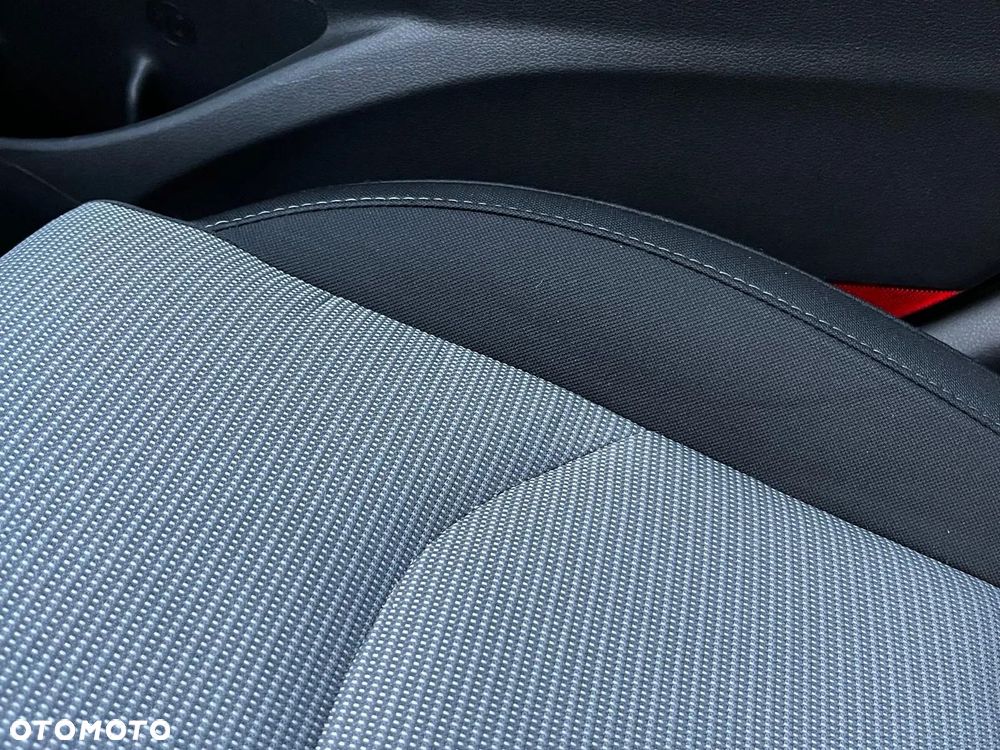 Hyundai i30 1.6 D Classic + - 30