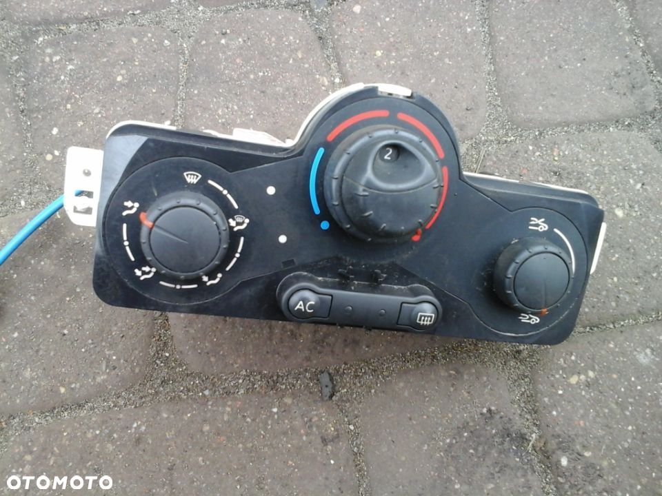PANEL NAWIEWU KLIMATYZACJA RENAULT CLIO 3 III 3 d 05-09 - 1