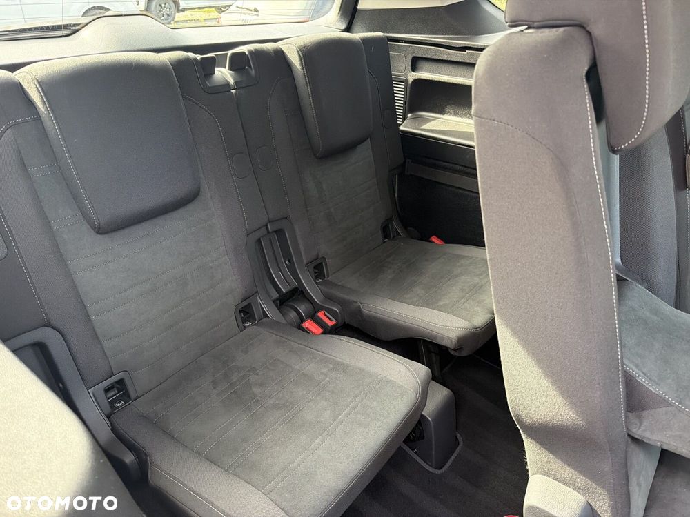Volkswagen Touran - 25