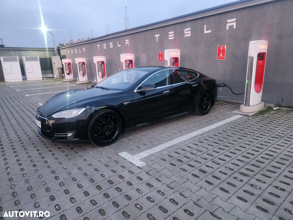 Tesla Model S - 1